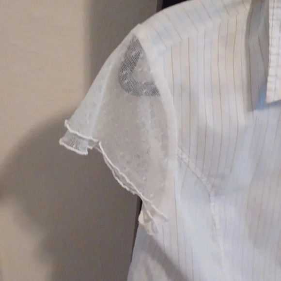 💙🌺Button down shirt with cute lace sleeves - Picture 4 of 8